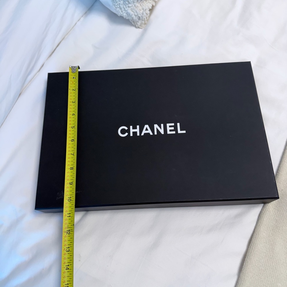 Authentic CHANEL Empty Gift Box - Picture 2 of 5